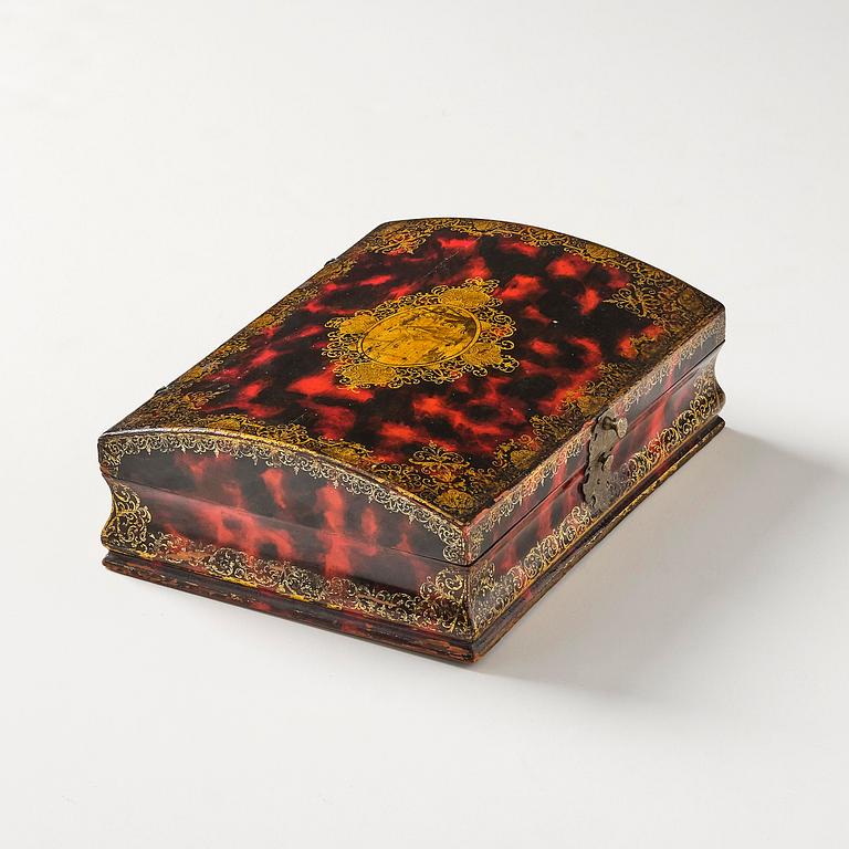 A late baroque faux-tortoise wig box, 18th century.
