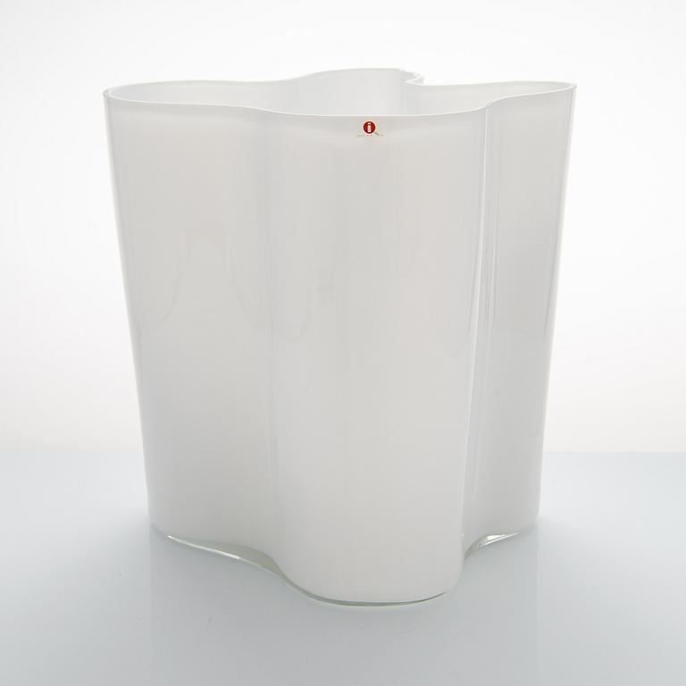 Alvar Aalto, vas, 3031, signerad Alvar Aalto 9/1985.