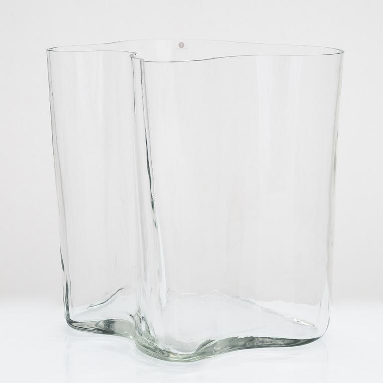 Alvar Aalto,  maljakko, malli 3031, signeerattu Alvar Aalto 3031.