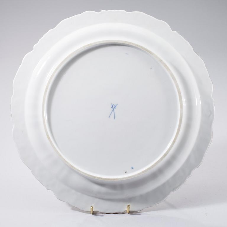 TALLRIK, porslin, förgyllning. Meissen, 1900-talets andra hälft.