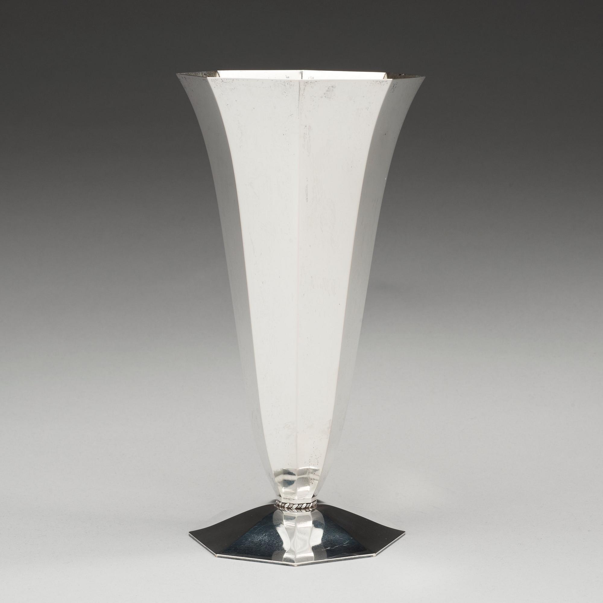 A Wiwen Nilsson vase, Lund 1933.
