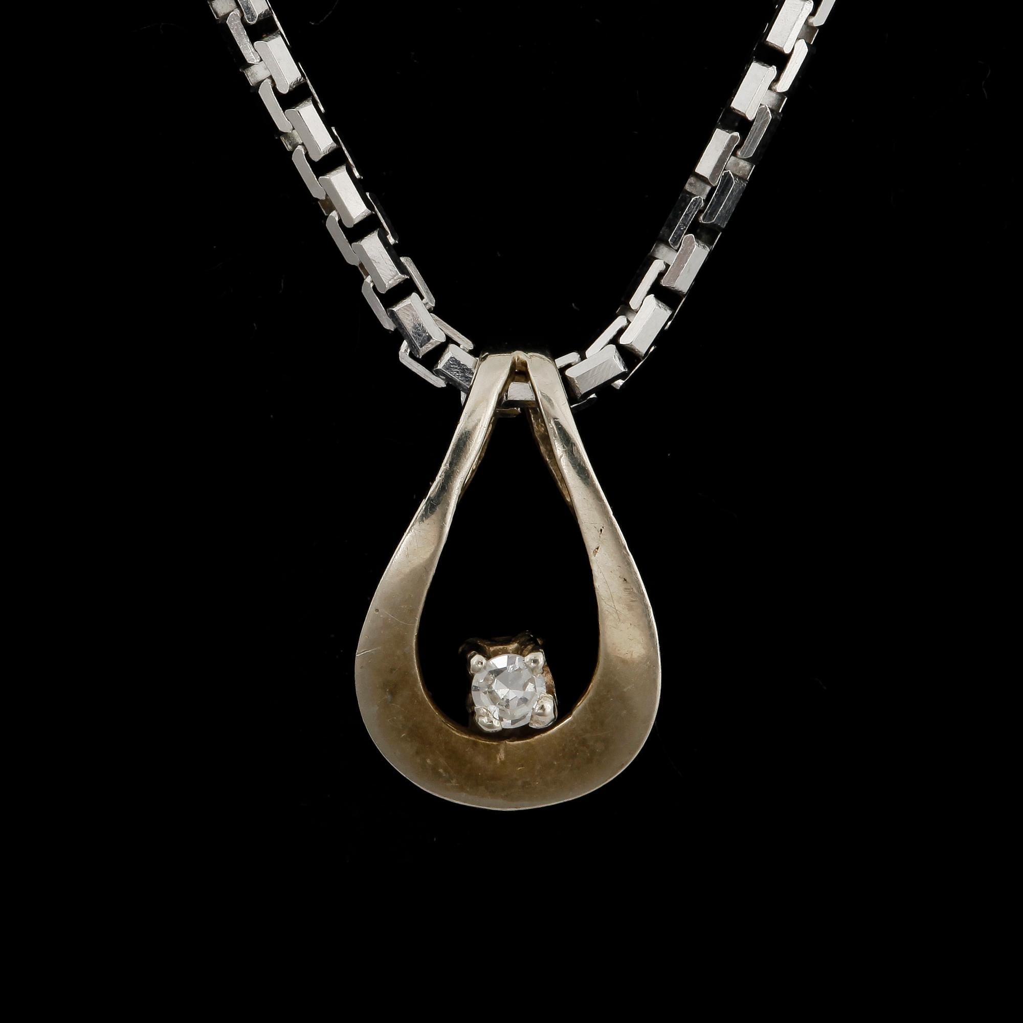 HÄNGE OCH HALSKDJA, 18k vitguld  med liten diamant. Vikt 10g.