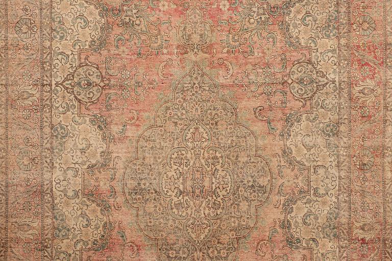 A carpet, Persian, Vintage Design, ca 470 x 298 cm.