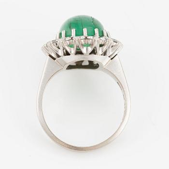 Ring, Jarl Sandin, 18K white gold with cabochon-cut emerald and brilliant-cut diamonds.