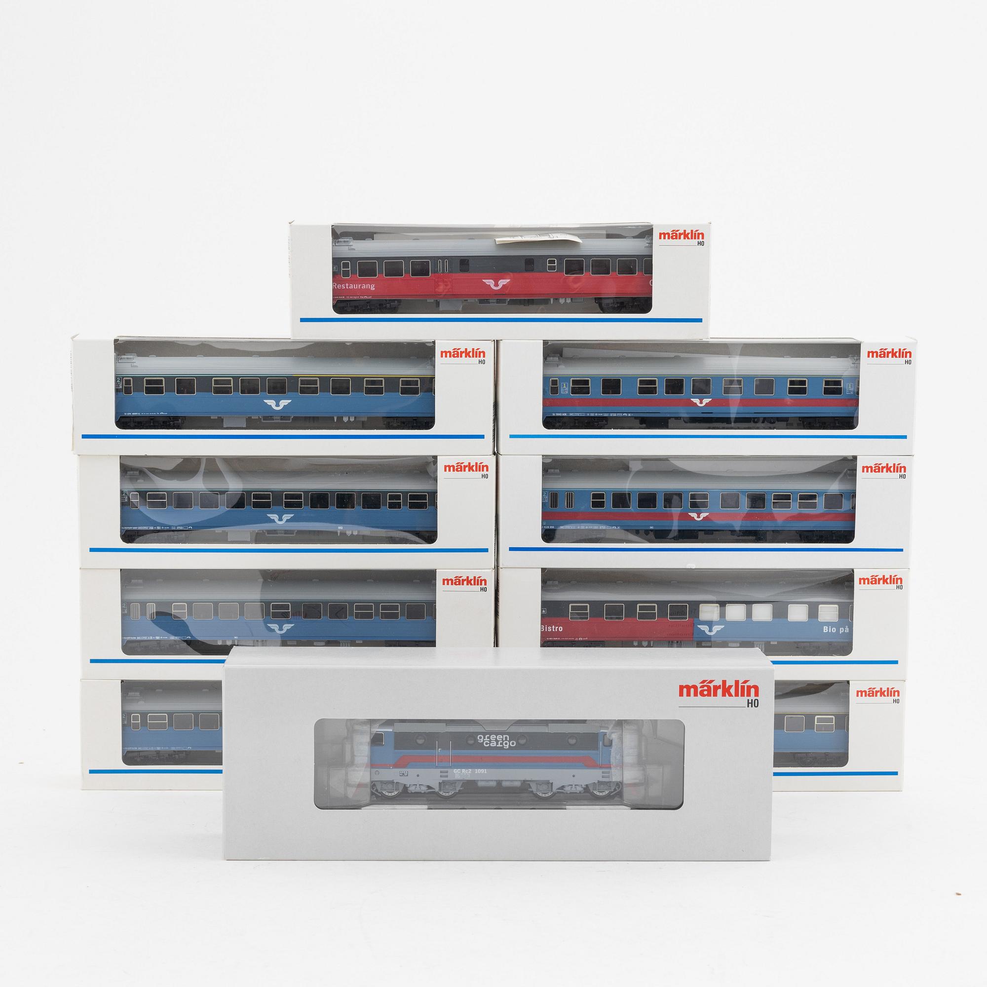 Märklin, an electrical locomotive and 9 passenger cars, gauge H0, i boxes.