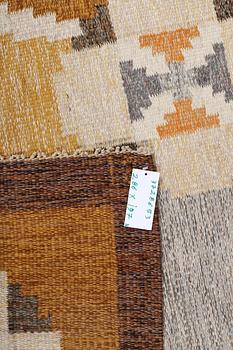 Ingegerd Silow, a flat weave carpet, signed IS, a. 286 x 197 cm.