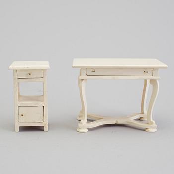 A lot of 15 pieces of doll house furniture by Berit Bergström, Nolbyn, Värmländskt hantverk, first half of the 20th cent.