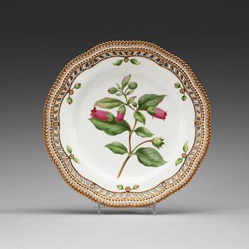 704. A set of 11 Royal Copenhagen 'Flora Danica' dinner plates, Denmark, early 20th Century.
