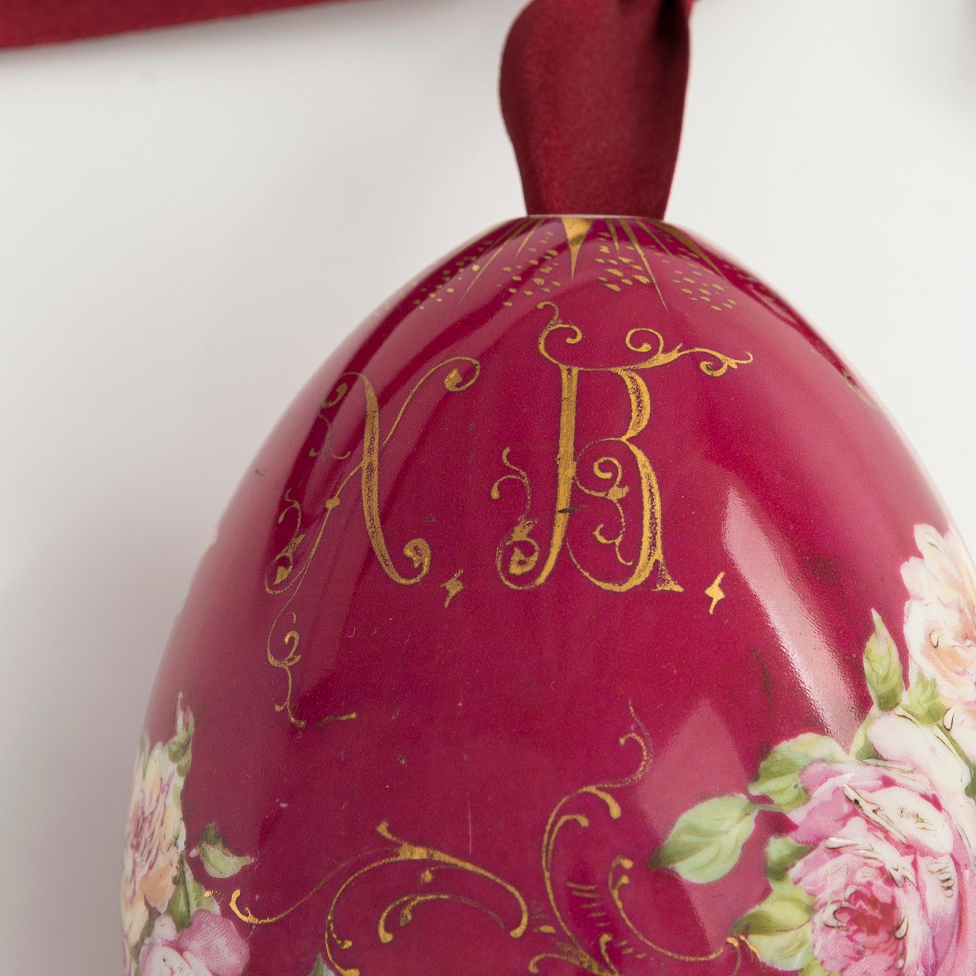 A Russian porcelain Easter egg from around the turn of the 20th Century.