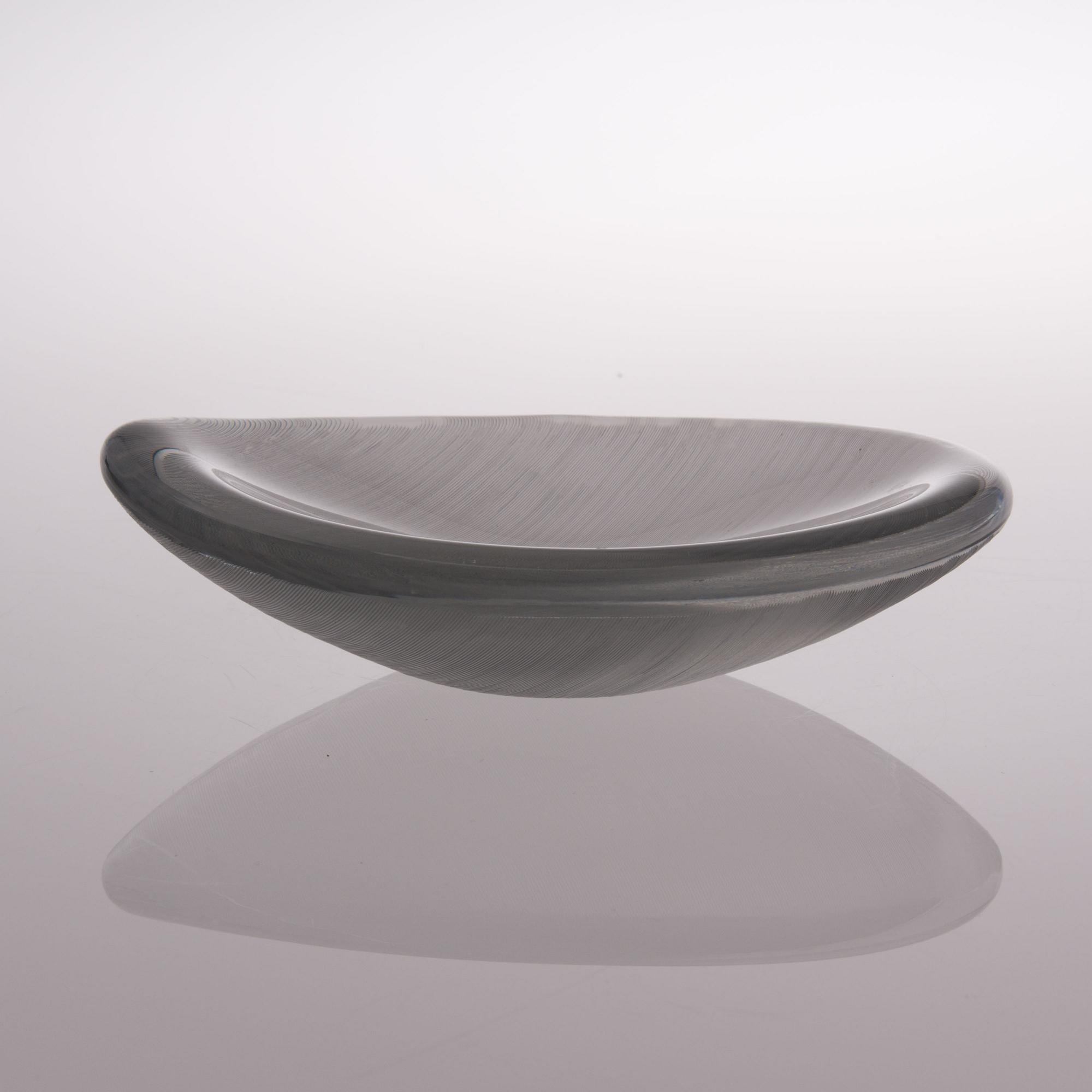 A model 3337 glass bowl signed Tapio Wirkkala Iittala -55.