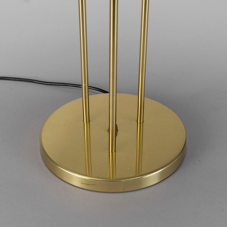 A table lamp by POUL HENNINGSEN, PH5, model 27095, Louis Poulsen.