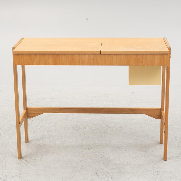 Dressing table, Swedish Modern, first half of the 20th century.