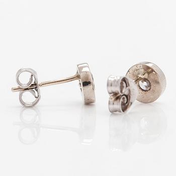 A pair of 14K white gold earrigns with diamonds ca. 0.40 ct in total.