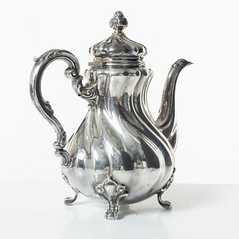 A Norwegian silver Rococo style coffee pot, cream jug, and sugar bowl, Norsk Filigransfabrikk, Oslo circa 1920.