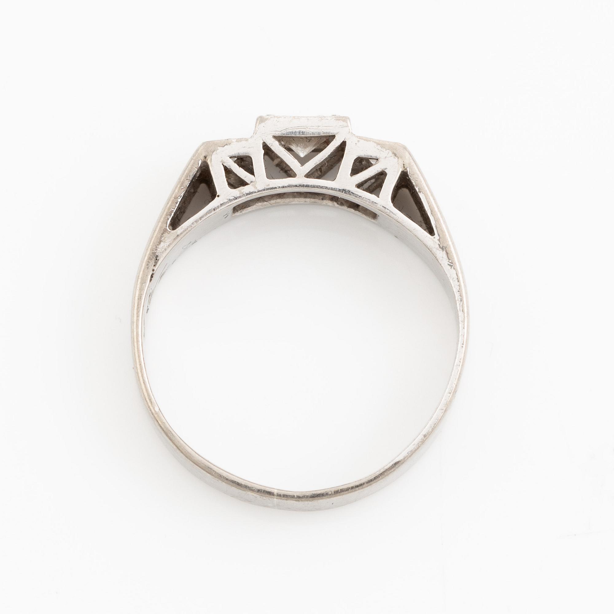 Ring, Engelbert, Stigbert, 18K vitguld med briljantslipade och åttkantslipade diamanter, 1960-tal.