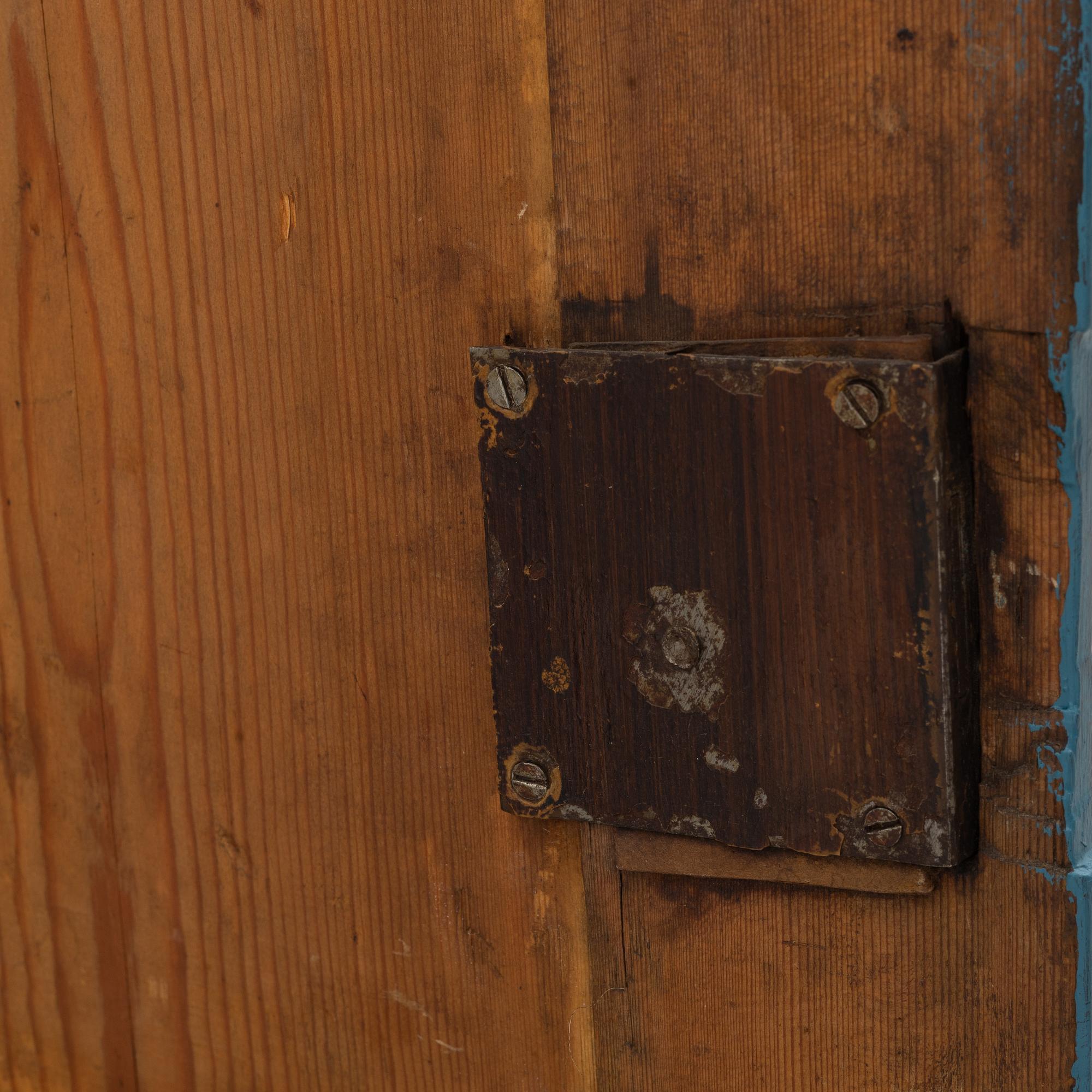 Hängskåp, allmoge, 1800-tal.