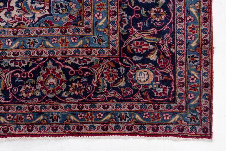 A Keshan carpet, c. 403 x 290 cm.