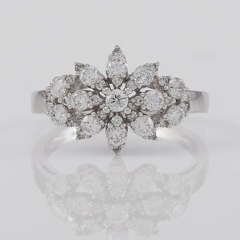 RING, 18K vitguld och diamanter tot ca 0.75 ct.