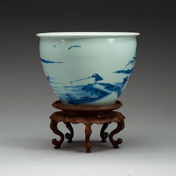 A blue and white pot, Qing dynasty, 18th century.