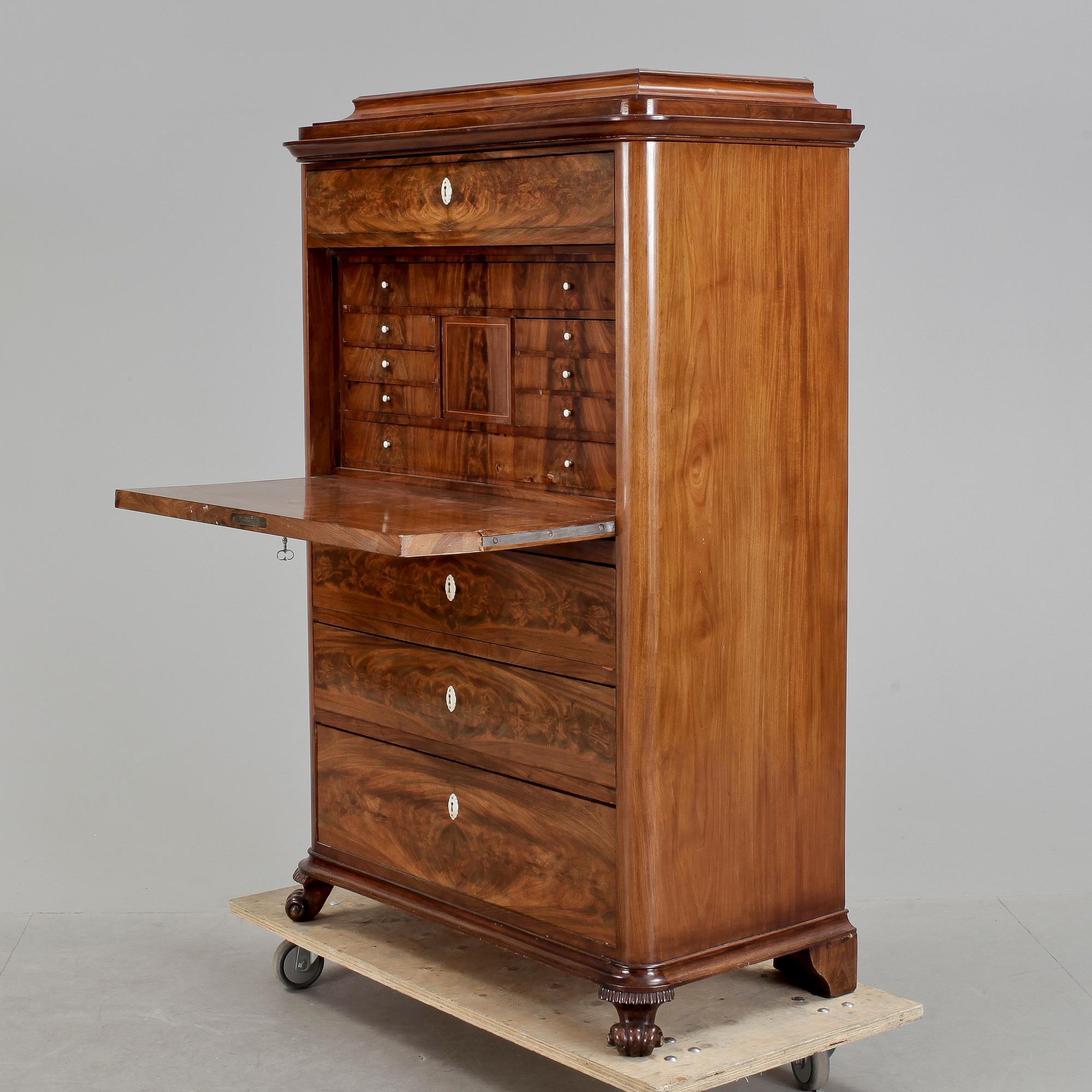 CHIFFONJÉ, omkring 1800-talets mitt.