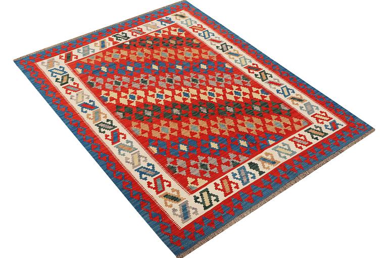 A Kilim rug, c. 202 x 157 cm.