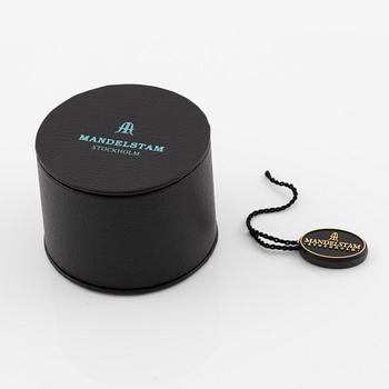 Ring, Mandelstam, 18K guld med cabochonslipad blå turmalin, apatiter och briljantslipade diamanter.