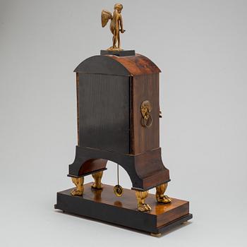 BORDSPENDYL, Wien, 1800-talets första hälft.