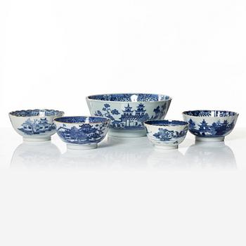 A set of five Chinese export porcelain bowls, Qing dynasty, Qianlong (1736-95).
