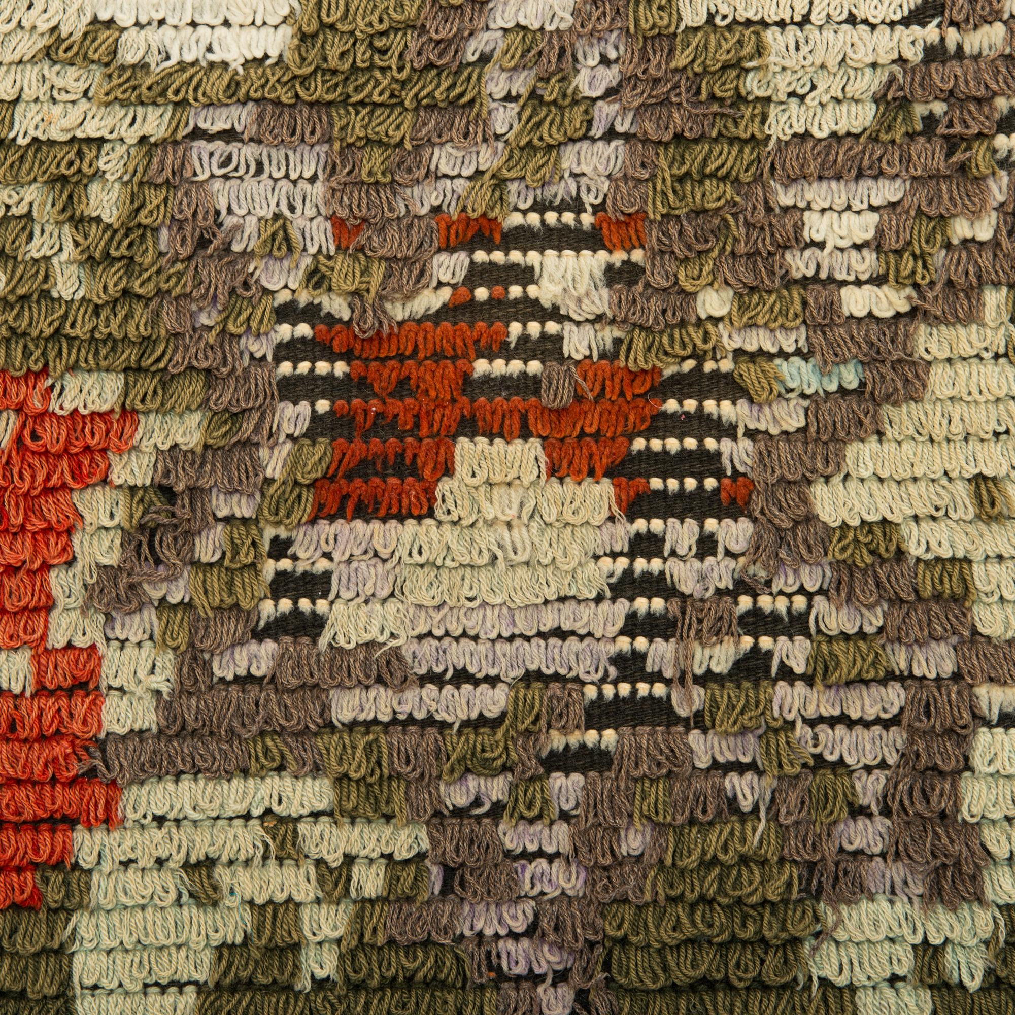 A Finnish folkart long pile ryijy-rug, turn of the 19th/20th Century. Circa 190 x 135 cm.
