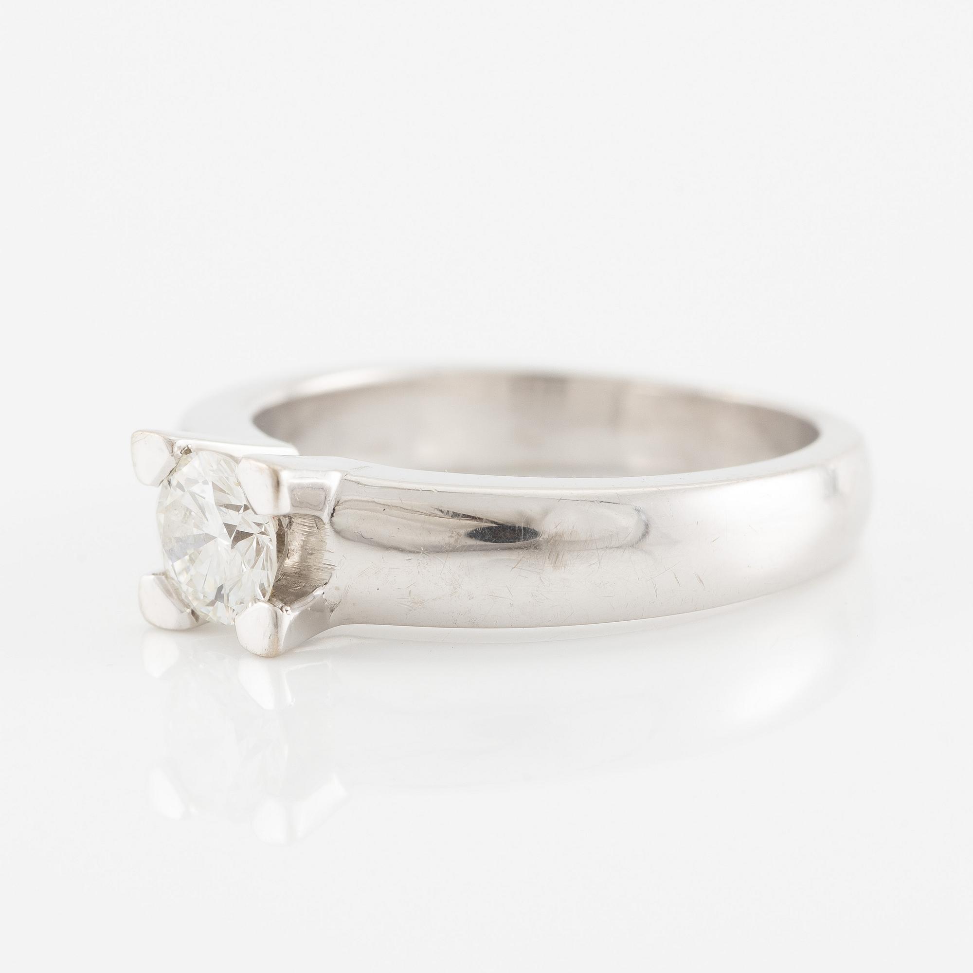 Ring in 18K white gold set with a brilliant-cut diamond weighing 0.49 ct according to the engraving.