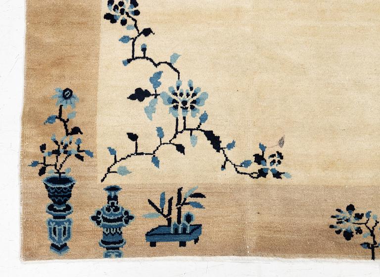 Matta, semiantik Kina, ca 267 x 185 cm.