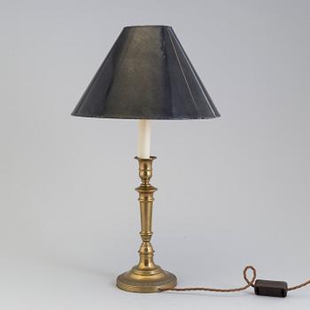 a late 20th century table lamp.