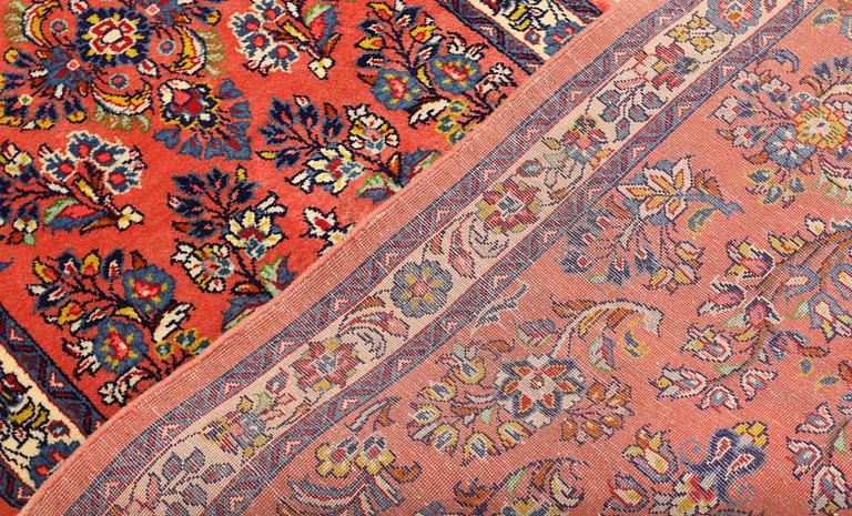 A Saruk runner carpet, 358 x 78 cm.