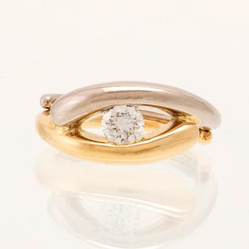 Ole Lynggaard, ring "Kjysen/Kyssen" 18K white and red gold with a round brilliant-cut diamond.