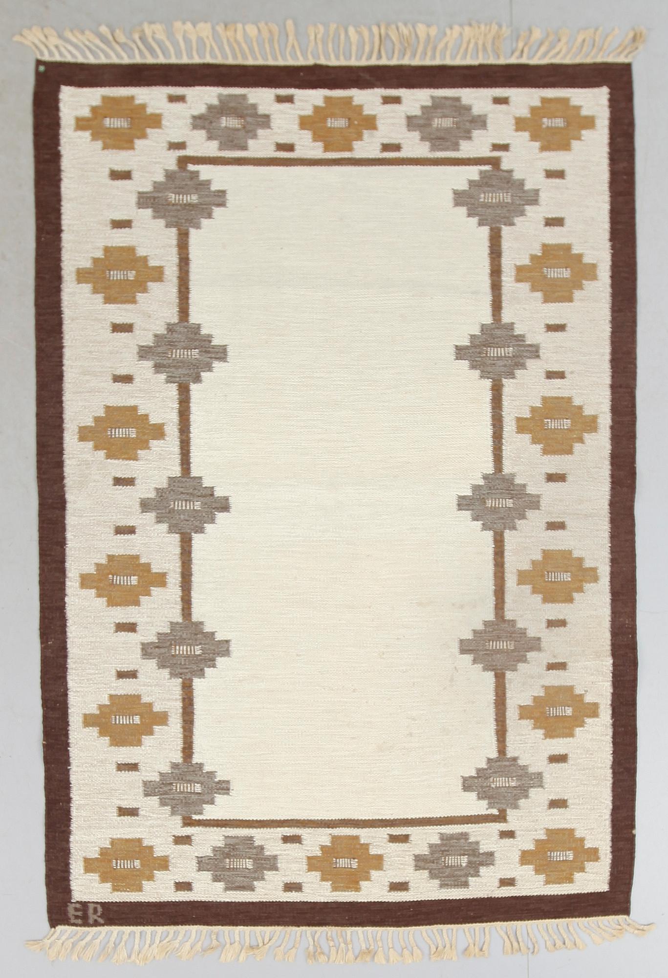 MATTA, rölakan, monogramsignerad ER. Ca 205 x 141 cm.