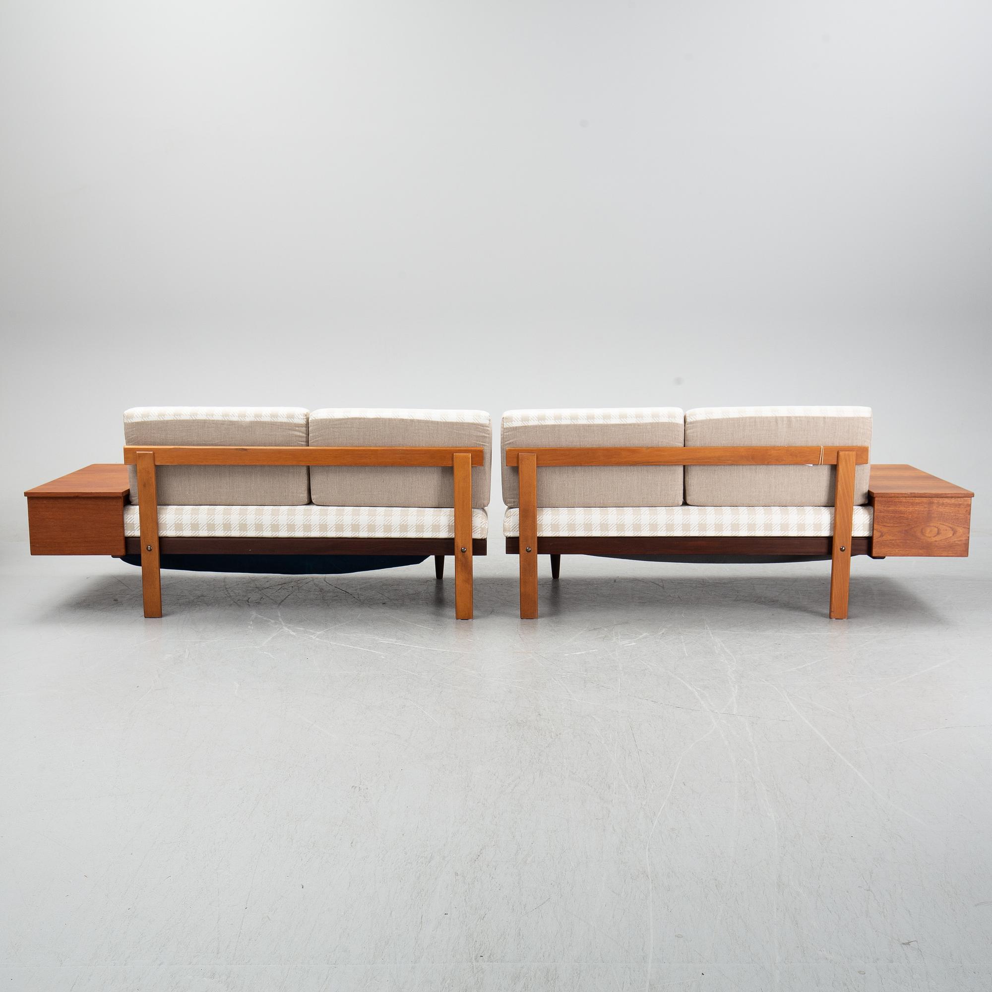 Haldor Vik och Ingmar Relling, ett par soffor / dagbäddar, 'Svane', Ekornes, Norge, 1960-tal.