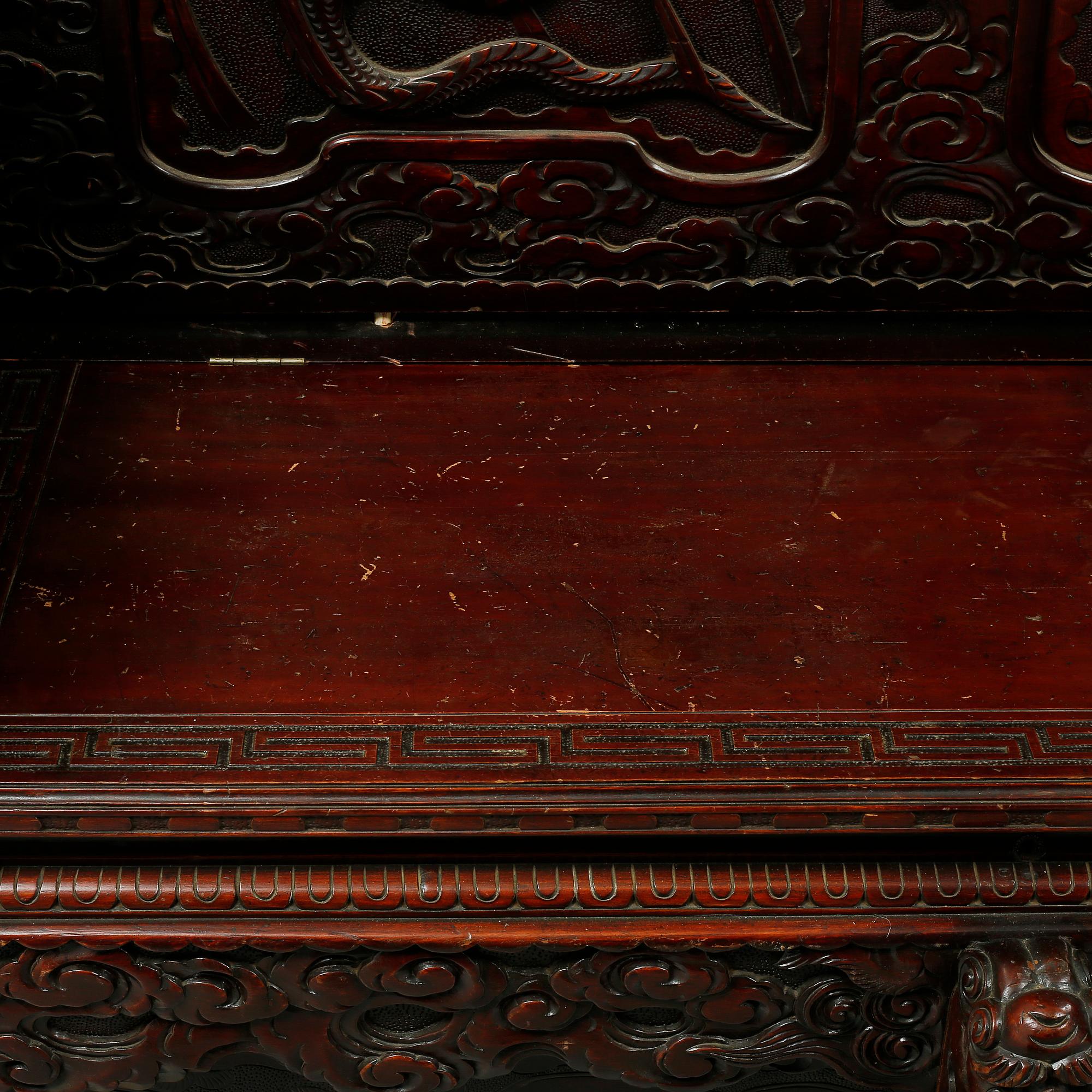 A Japanse sofa, 19th/first half of the 20th century.