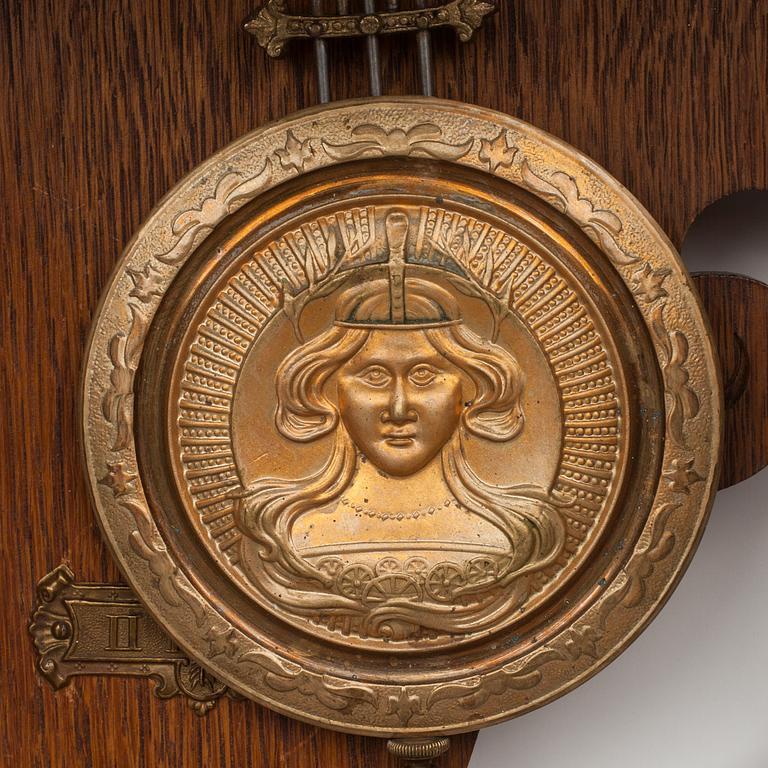 VÄGGPENDYL, nyrenässans. Gustav Bekker, Linköping. Omkring år 1900.