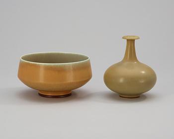 A Berndt Friberg stoneware vase and a bowl, Gustavsbergs Studio 1960 and 1967.
