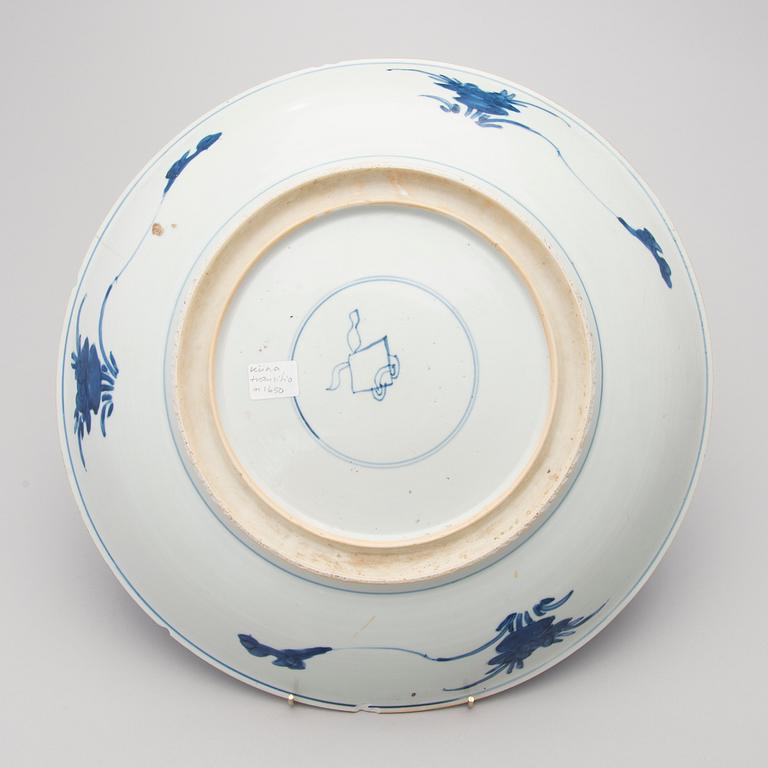 A Chinese porcelain dish, Transition Ming-Qing, around 1650.