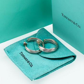 Tiffany & Co, silver earrings, design Paloma Picasso, diameter approx 25 mm, original box and dustbag.