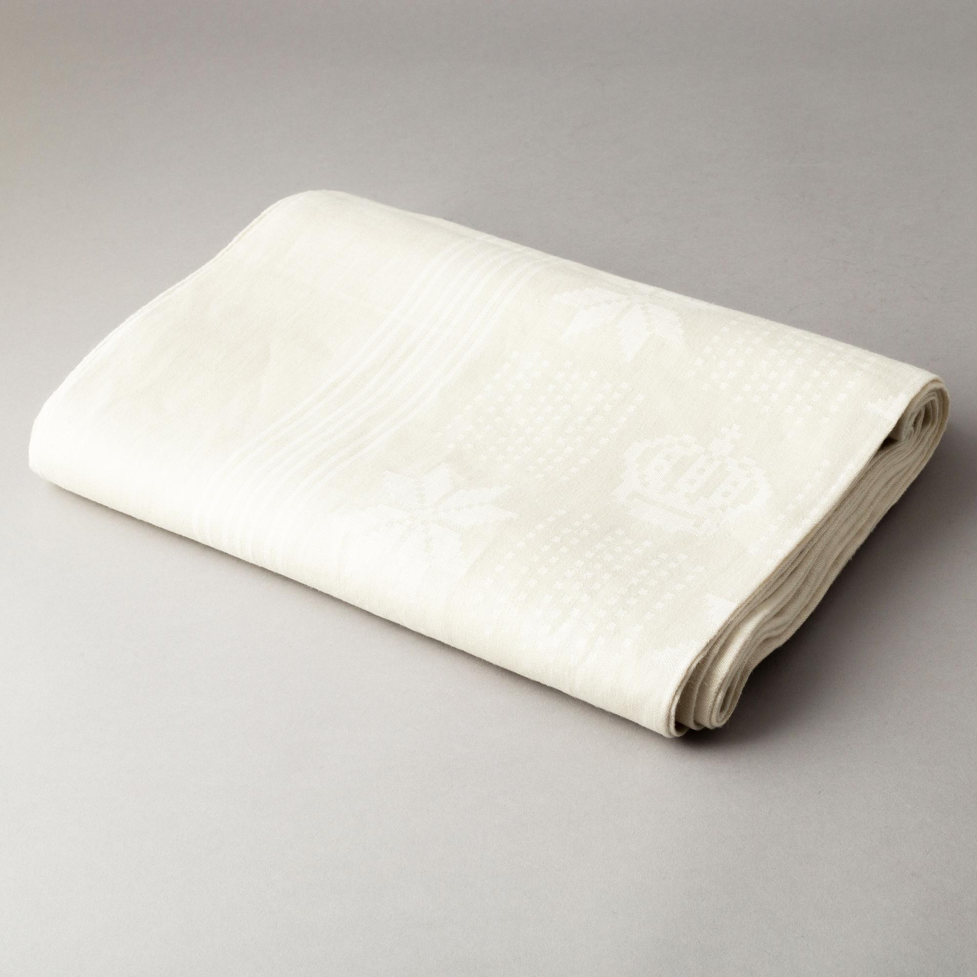 Augusta Skårman, duk, linnedamast, ca 244,5 x 155,5 cm, Gotland.