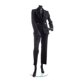 662. GUCCI, a two-piece suit consisting of jacket and pants.