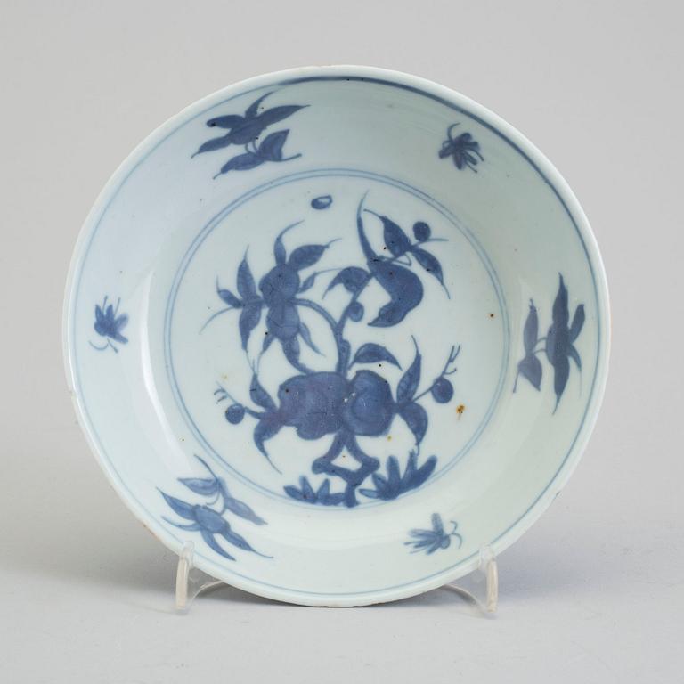 A blue and white dish, Ming dynasty (1368-1644).