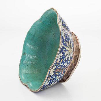 A porcelain bowl China, 19th century.