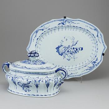 A Rörstrand tureen and dish, Jubilee, numbered 81/1800.