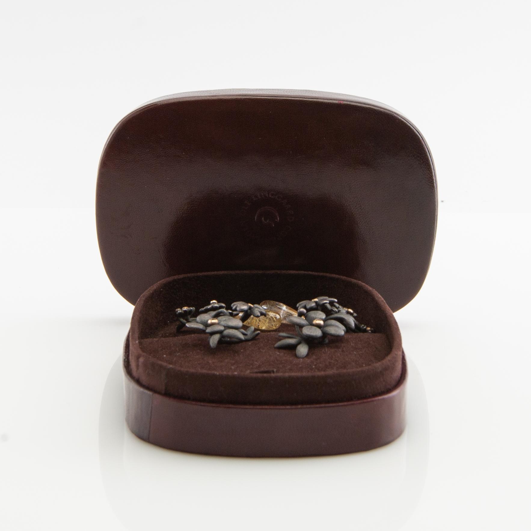 Ole Lynggaard, örhängen, ett par, "Forest", oxiderad silver med rödguldsinfattningar och briljantslipade diamanter samt extra hängen.