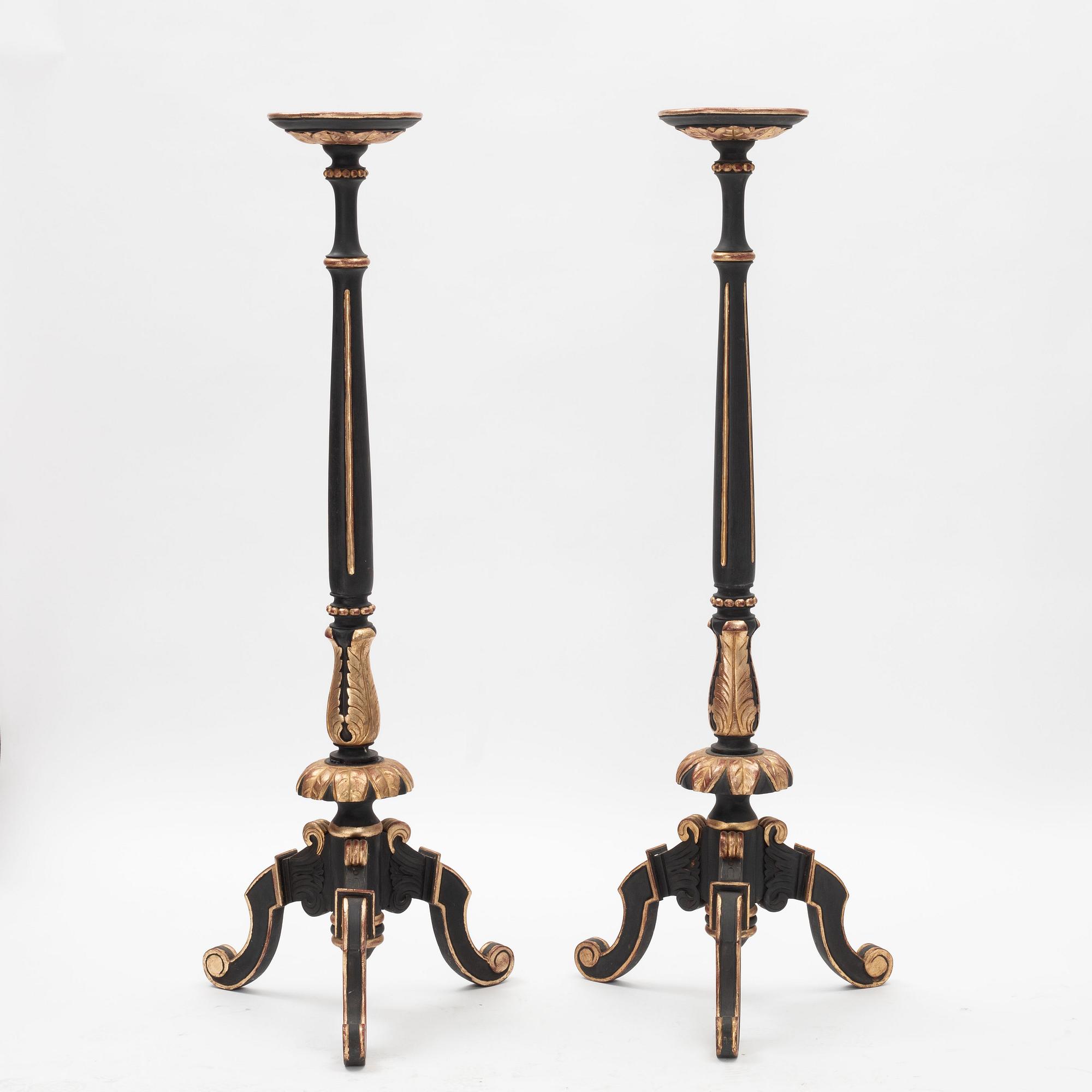 A pair of gueridons, 20th Century.