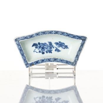 A group lot of Chinese Export porcelain, Qing dynasty, Qianlong (1736-95).