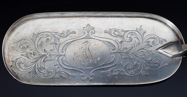 BORDSSKYFFEL, sterling silver, skaft i ben, Birmingham England, sannolikt 1891. Total vikt 180 g.